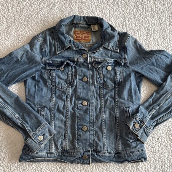Levis Jean Jacket Women Medium Blue Trucker Biker Western Denim Button Up Top - Picture 1 of 13